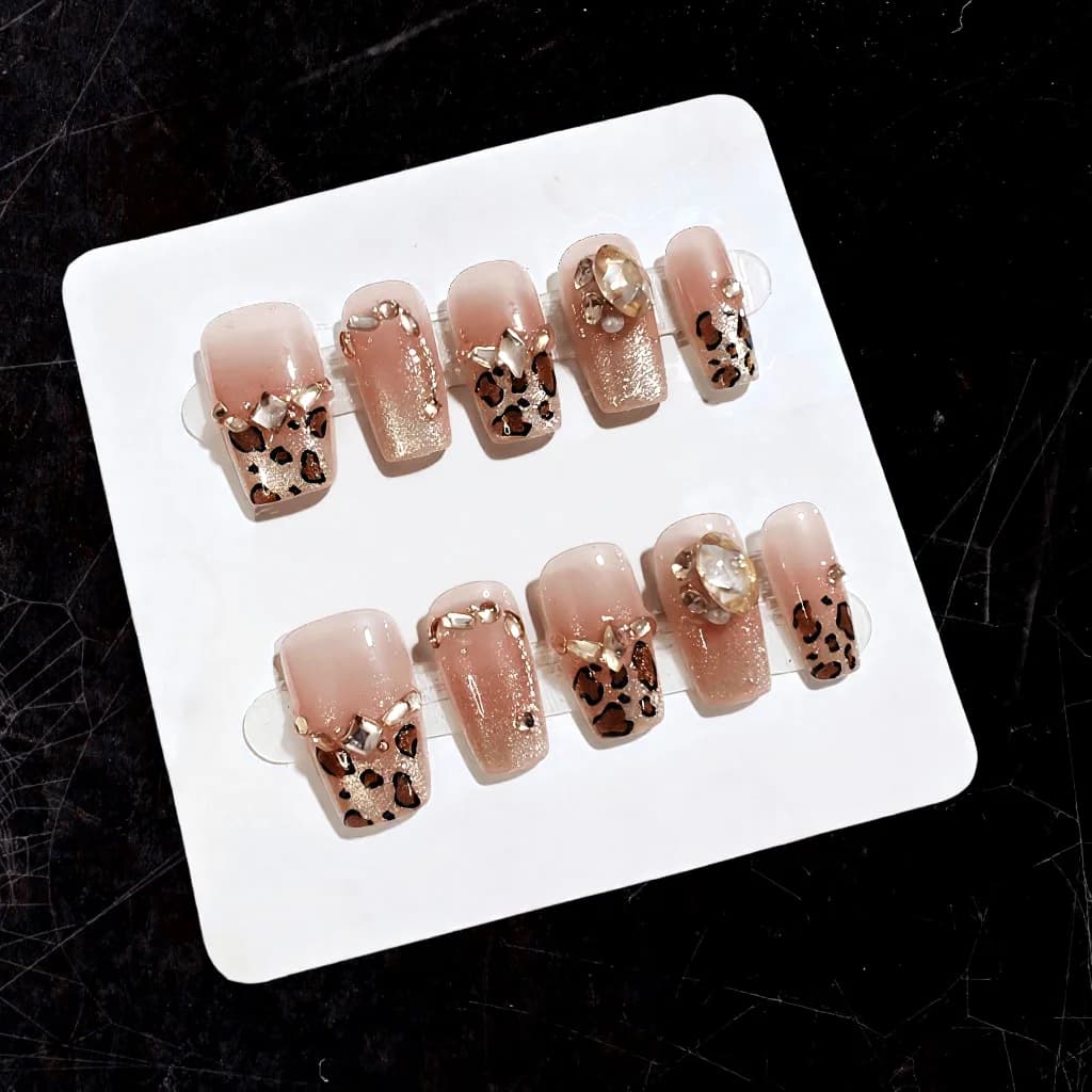 Faux Ongles Imprimé Léopard avec Strass et Paillettes