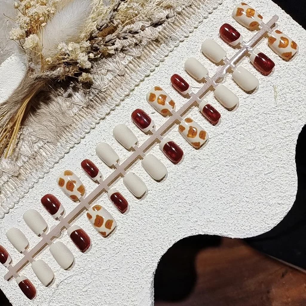Faux ongles œil de chat ours châtaigne forme ballerine courte paillettes