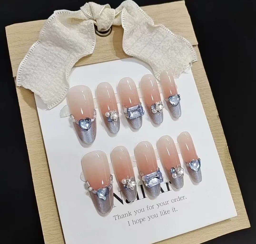 Faux Ongles Longs Ovales Bleu Ambre Œil de Chat French Manucure Strass