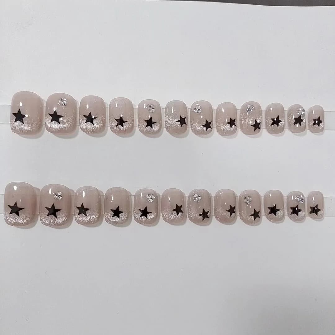 Faux ongles courts ronds effet œil de chat motif étoile 24 pièces réutilisables