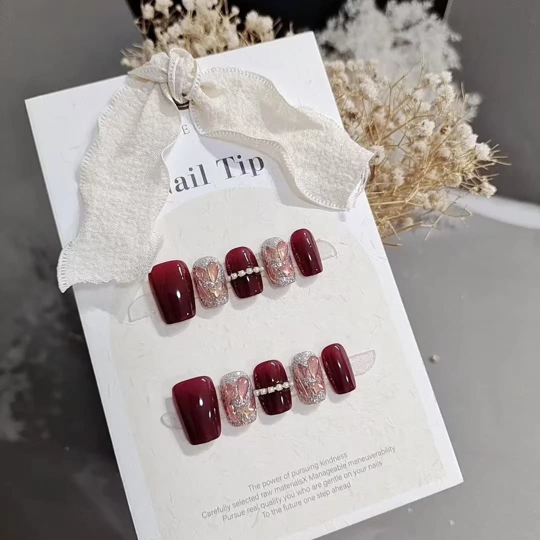 Faux Ongles Ciel Étoilé Rouge avec Strass Chaîne, Forme Coffin Court