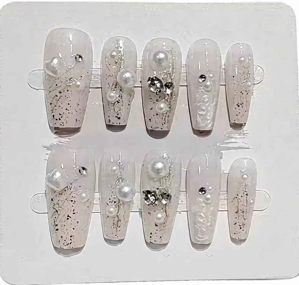 Faux ongles perles et strass, forme tapered moyenne