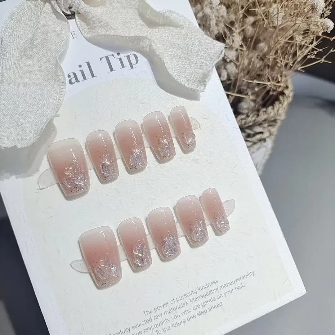 Faux Ongles avec Strass en Cœur Forme Courte et Moyenne Cercueil