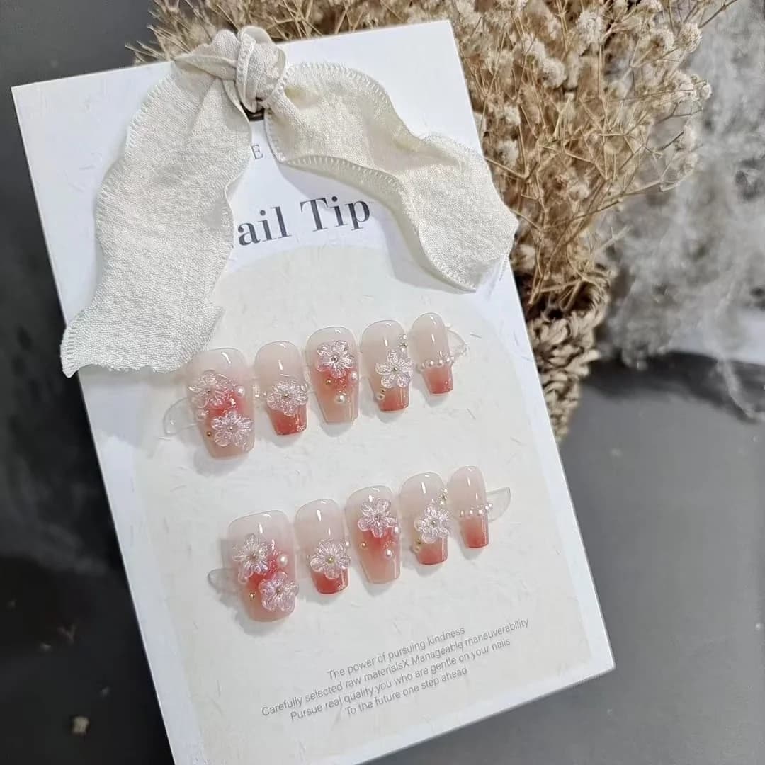 Faux Ongles Floraux Forme Courte Cercueil Design Mignon Blush 10 Pièces