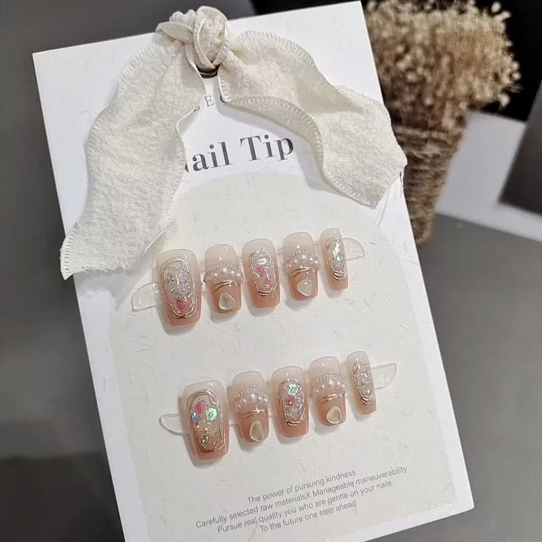 Faux Ongles Courts Cercueil Design Nacre Aurora et Perles, 10 Pièces