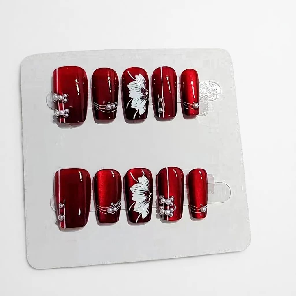 Faux ongles rouges floraux, forme cercueil moyenne, finition pailletée, 10 pièces