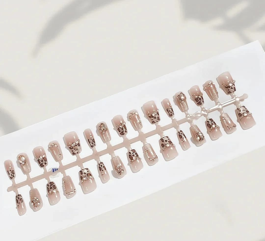 Faux Ongles Imprimé Léopard avec Strass et Paillettes