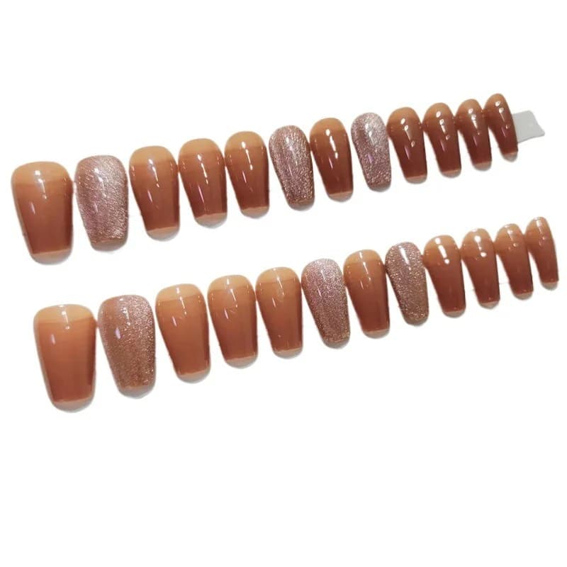 Faux ongles moyen longueur cercueil marron œil de chat style automne-hiver