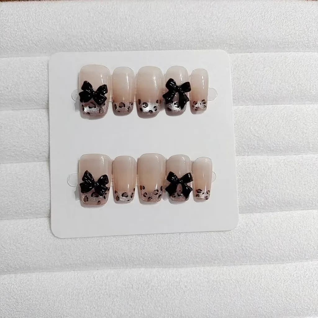 Faux Ongles Imprimé Léopard et Papillon, Forme Coffin Courte, 10 Pièces