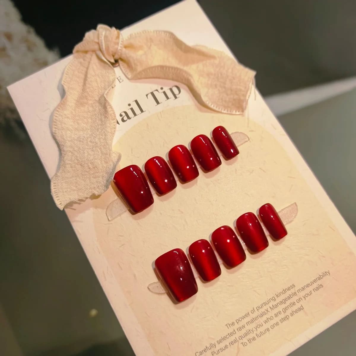Ensemble manucure faux ongles œil de chat rouges, courts carrés, pailletés
