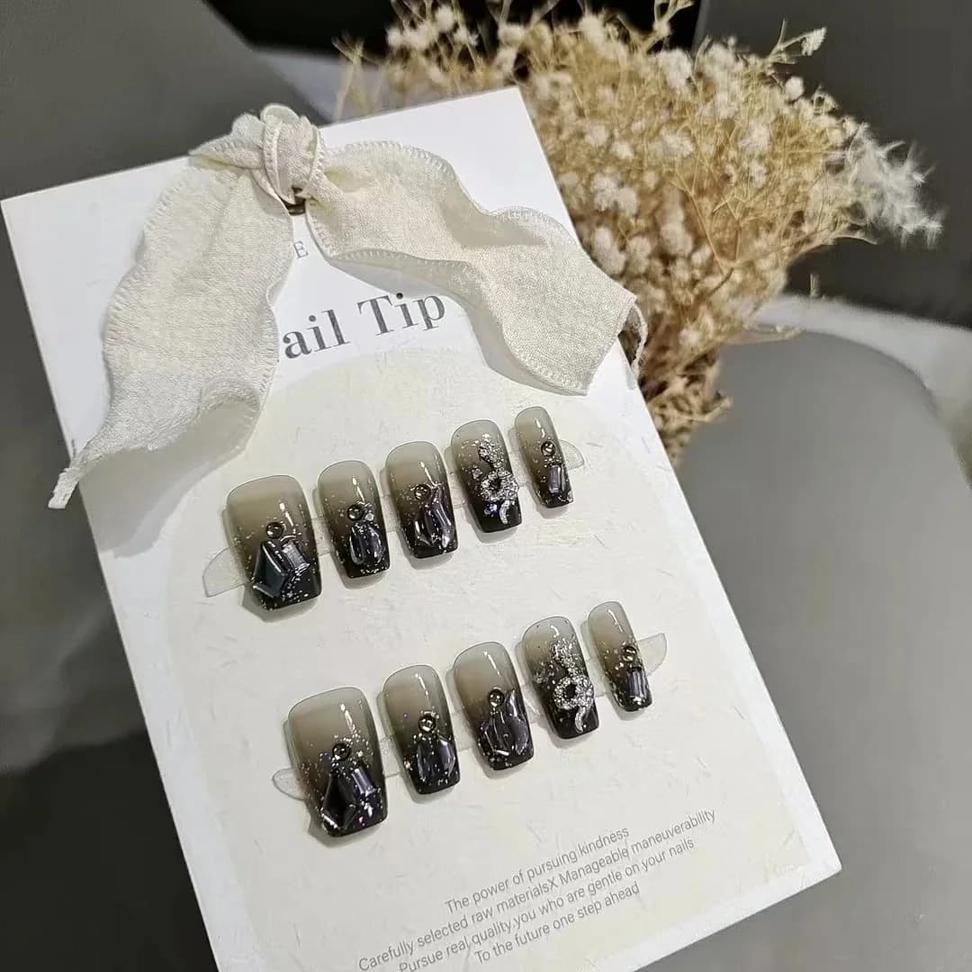Faux Ongles Noirs Motif Serpent Forme Cercueil Courte Œil de Chat Paillettes 10 Pièces