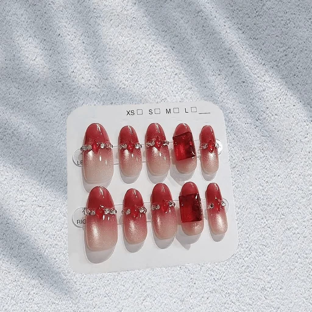 Faux Ongles Œil de Chat Strass Rouges, Forme Ovale Moyenne, 30 Pièces