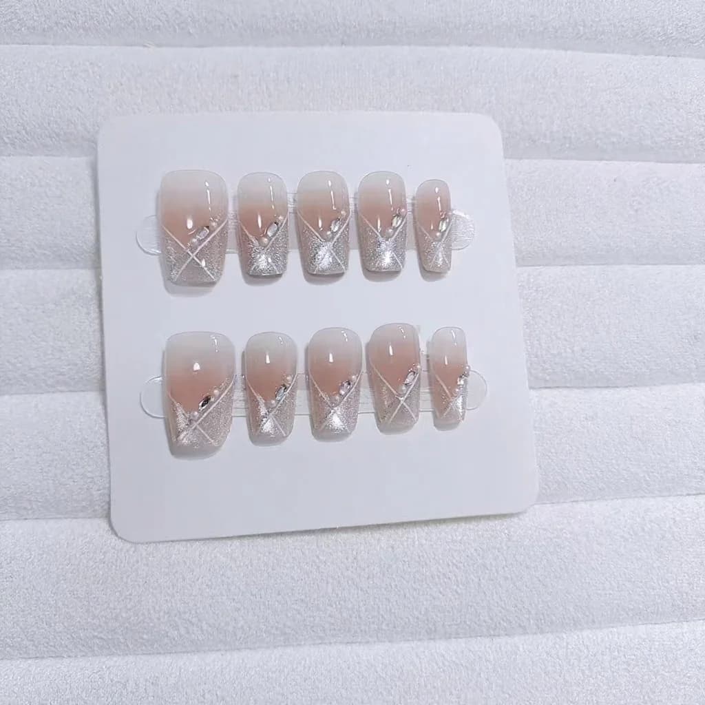 Faux Ongles Œil de Chat Court Cercueil Rose Poudré Style Doux 10 Pièces