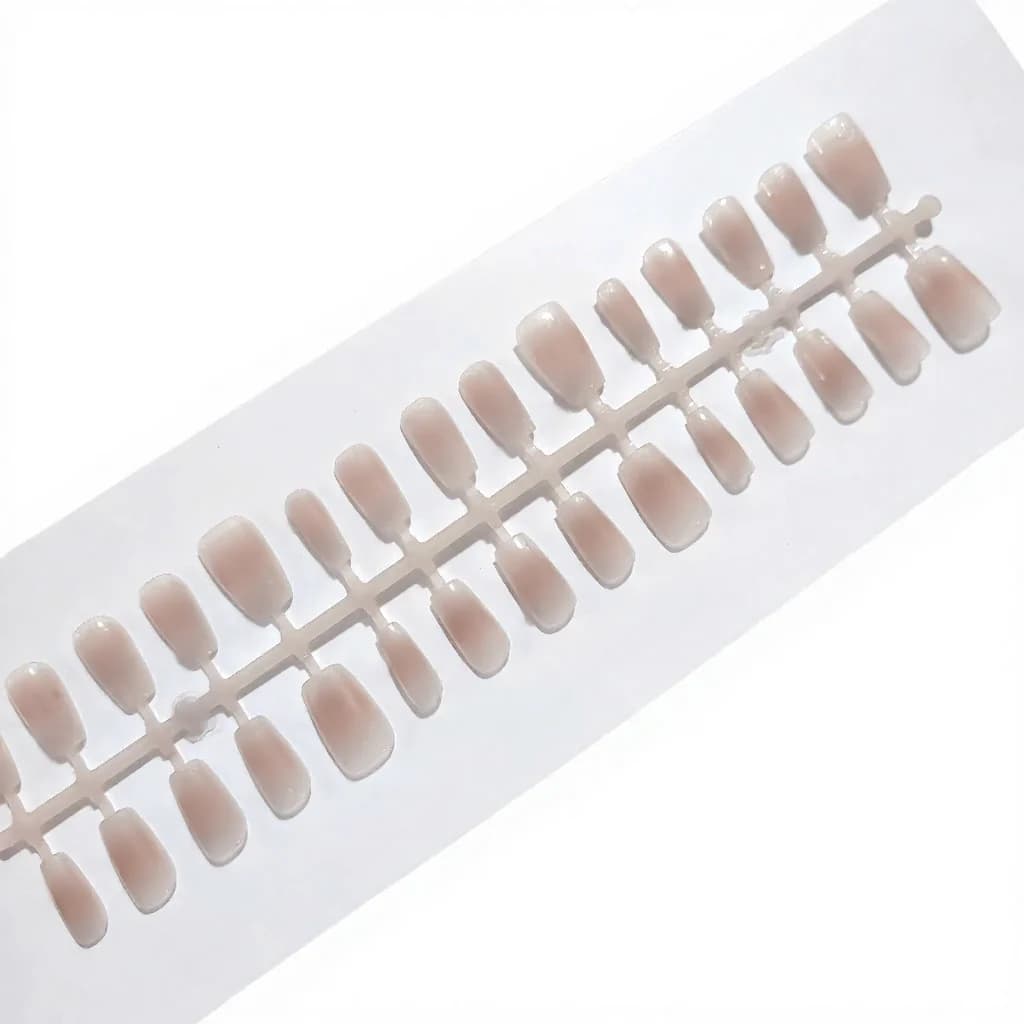 Faux Ongles à Presser Ailes de Papillon Court Cercueil Paillettes Argentées 30 Pièces