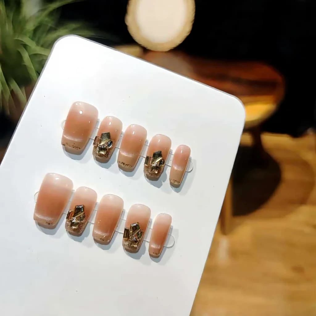 Faux Ongles Œil de Chat Blush Strass Court Cercueil 30 Pièces