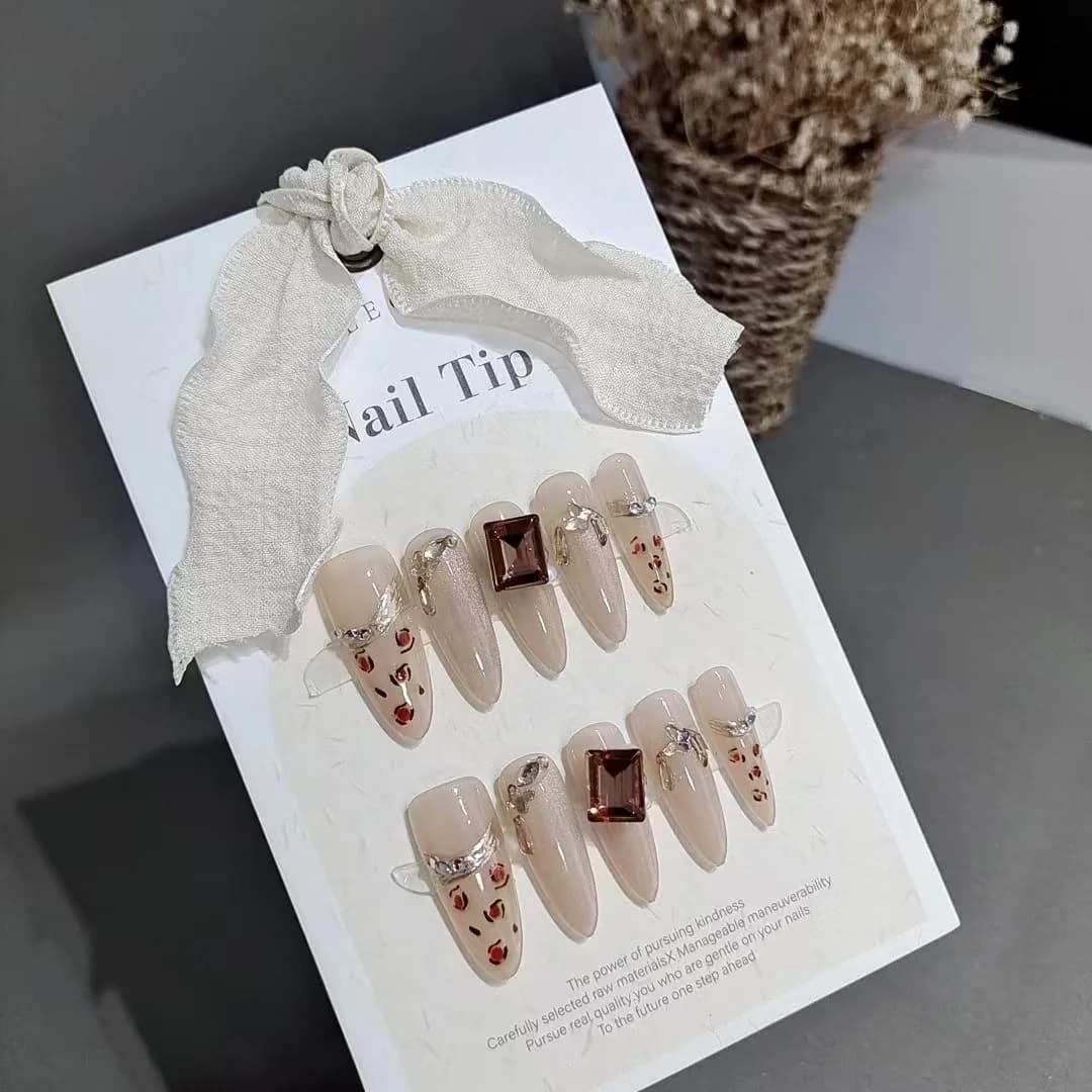 Faux Ongles Imprimé Léopard avec Strass, Forme Stiletto Longue