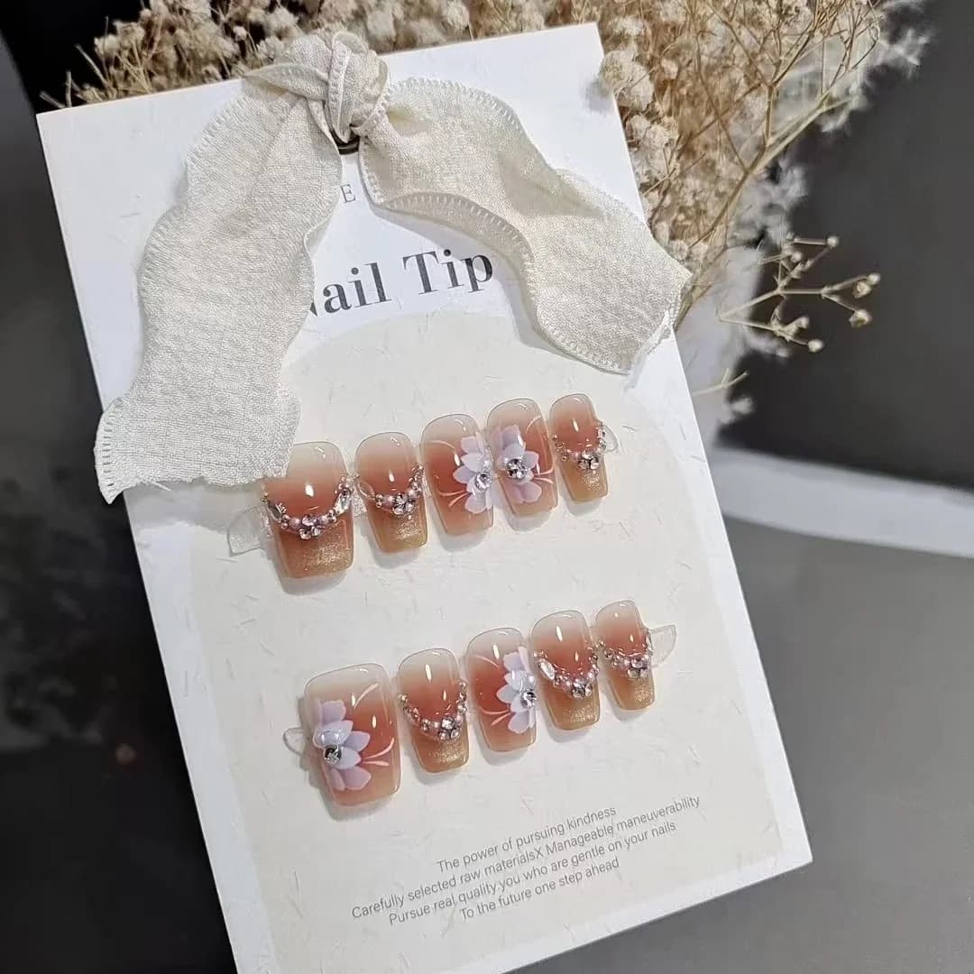 Faux ongles œil de chat floraux avec motif étoiles
