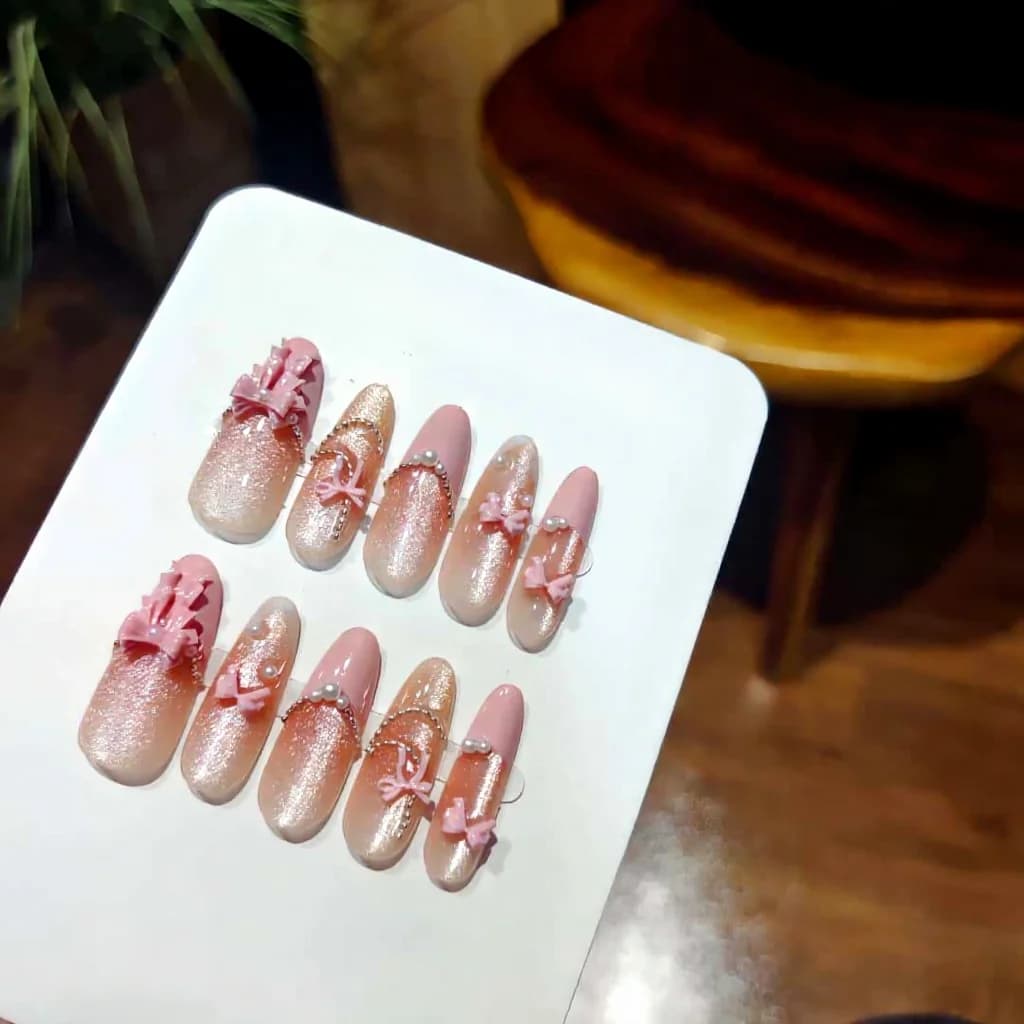 Faux Ongles Stiletto Longs Œil de Chat avec Nœud et Dentelle Rose
