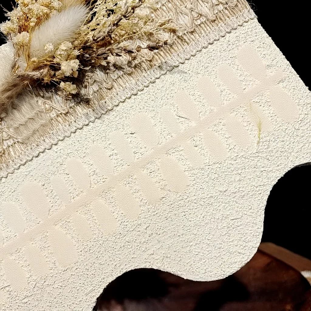 Faux Ongles Courts Ovales à Pois et Effet Œil de Chat avec Perles de Verre