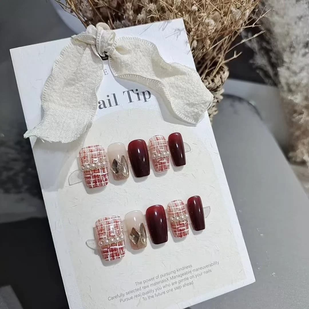 Faux Ongles Tweed Rouge avec Perles Court Carré 10 Pièces