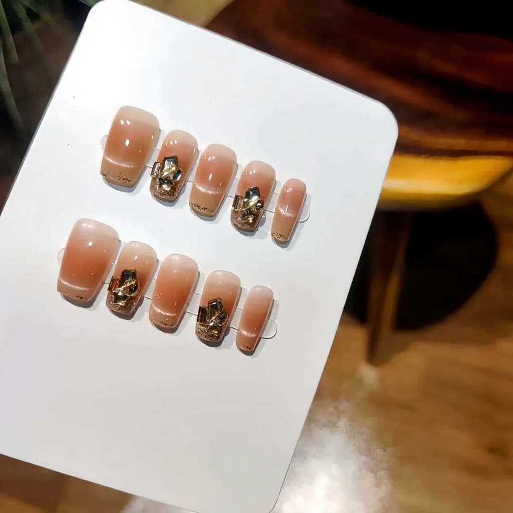 Faux Ongles Œil de Chat Blush Strass Court Cercueil 30 Pièces