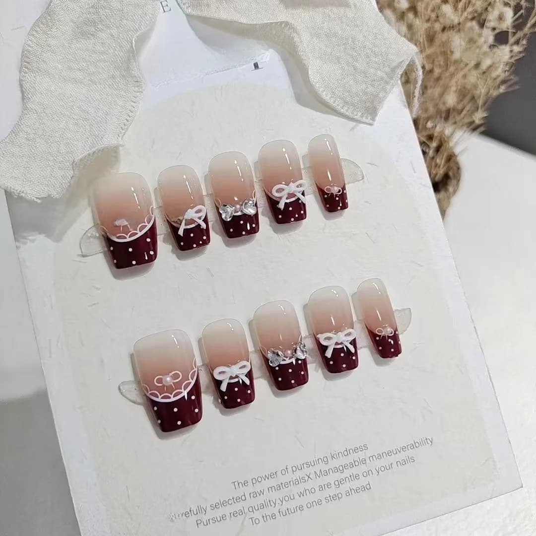 Faux Ongles Jupe de Ballet avec Nœud Rouge, Pointillés Courts