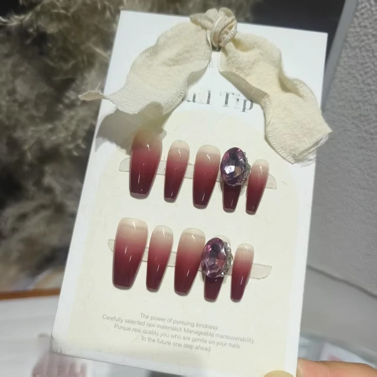 Faux Ongles Dégradé Ombre Rouge Cinabre Forme Cercueil Moyenne
