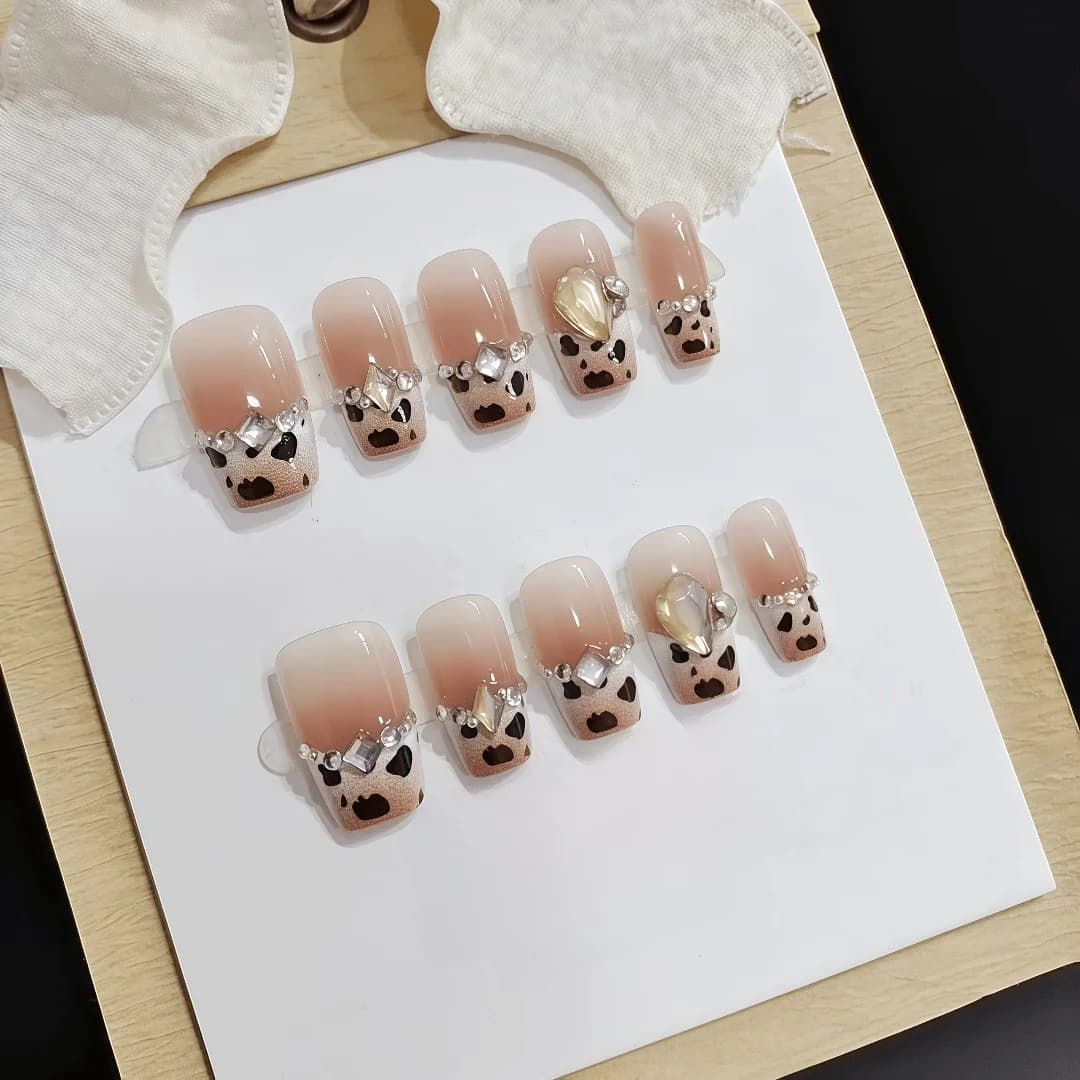 Faux ongles imprimé léopard fromage avec strass, forme cercueil courte