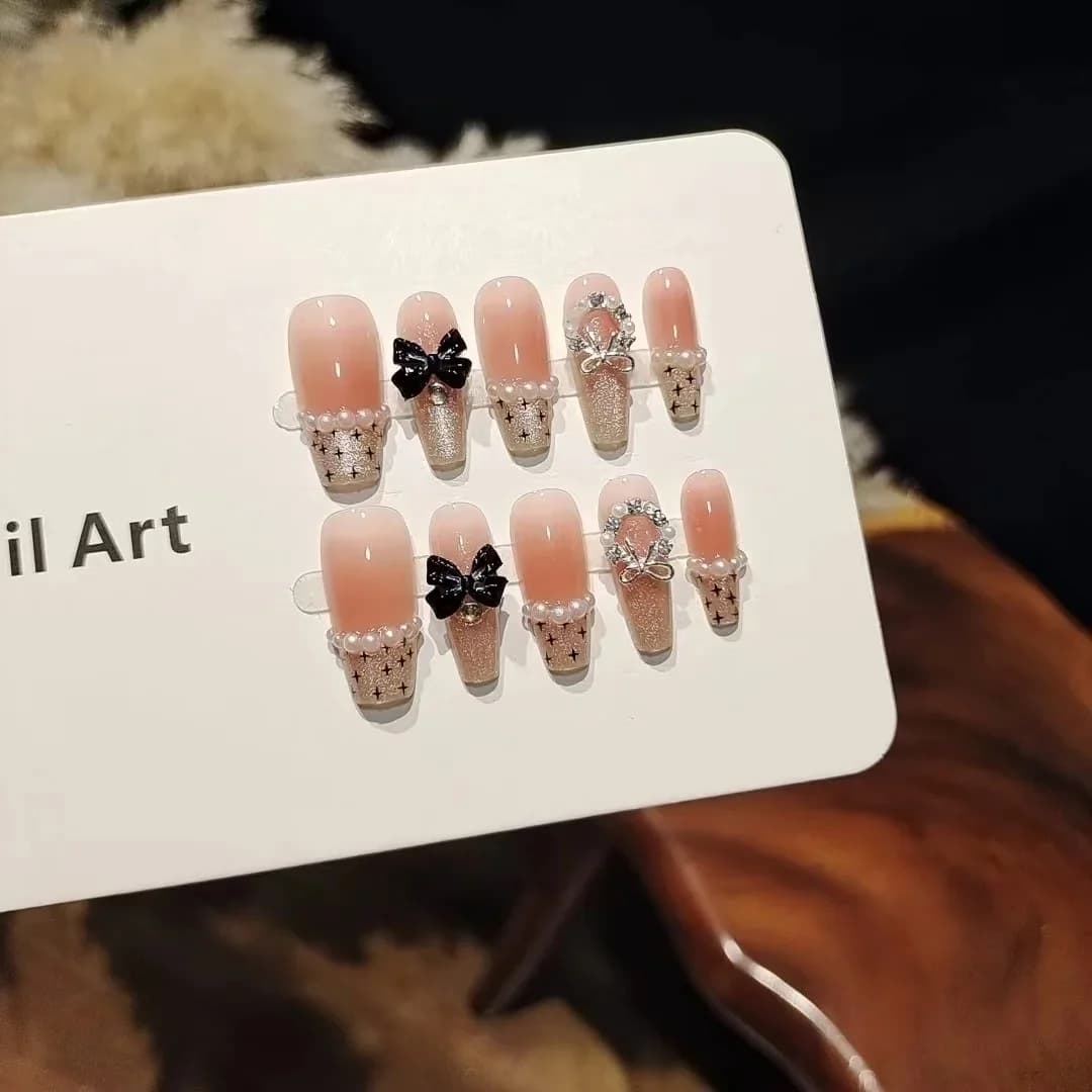 Faux Ongles Papillon Noir et Tulle Rose avec Nœud