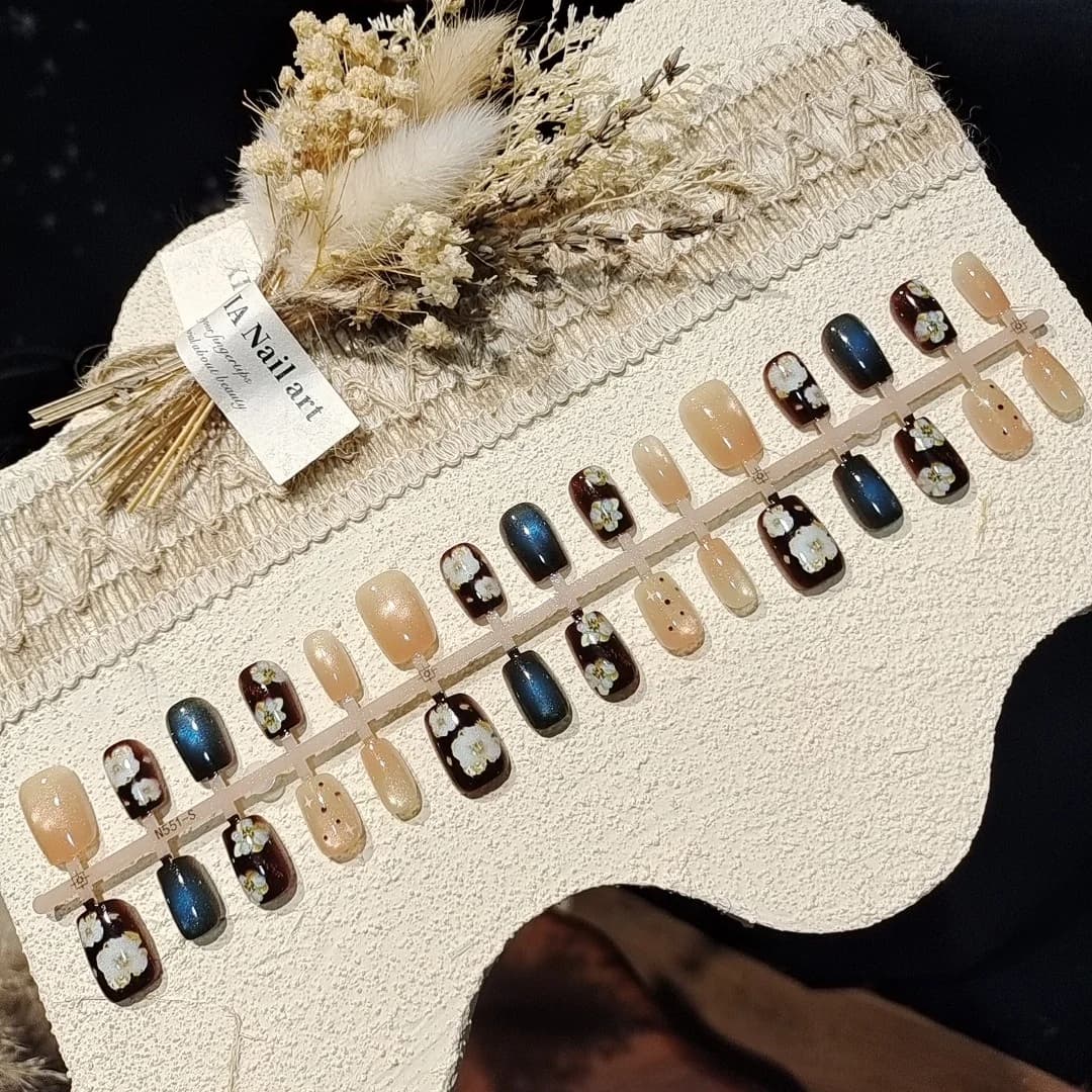 Faux ongles effet œil de chat avec perles de verre, style automne