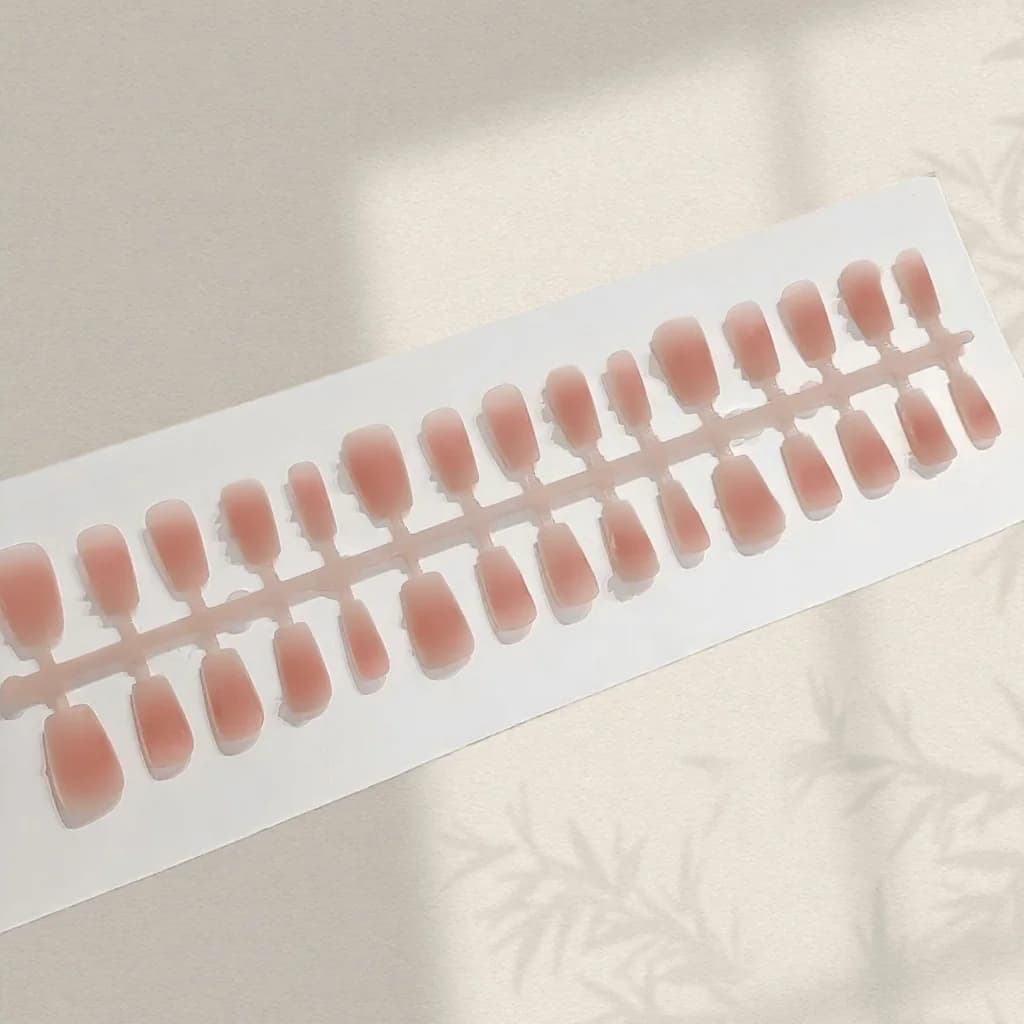 Set de Manucure Faux Ongles Camélia Doré Design Floral Style Doux