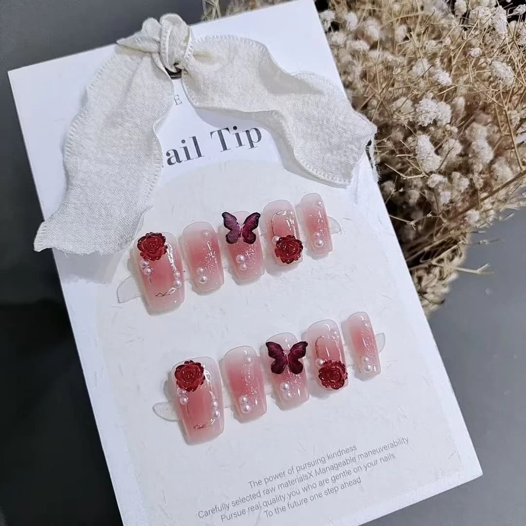 Faux Ongles Courts Forme Cercueil Dégradé Prune et Rose Motif Floral 10 Pièces