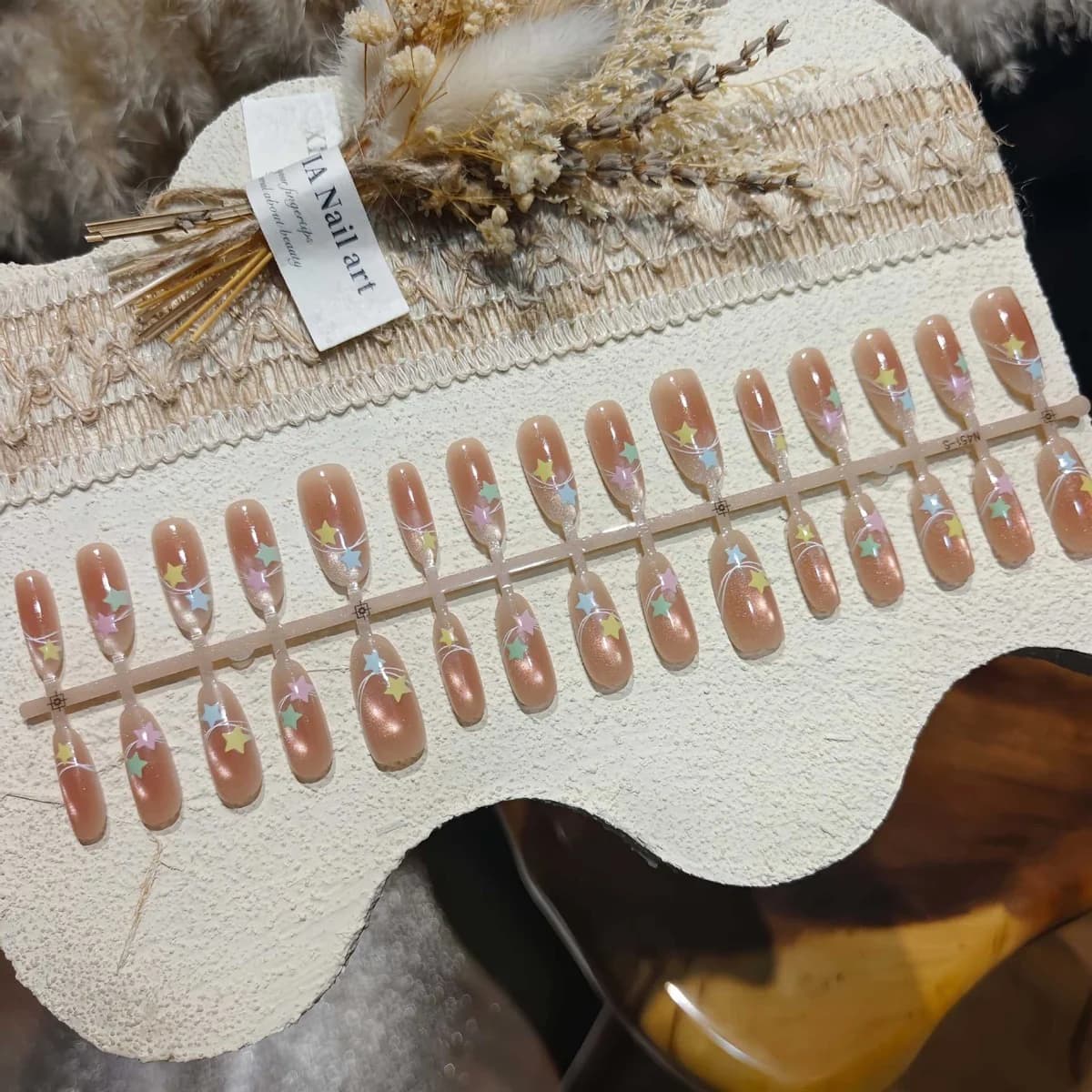 Faux ongles œil de chat nude brumeux, design étoilé réutilisable