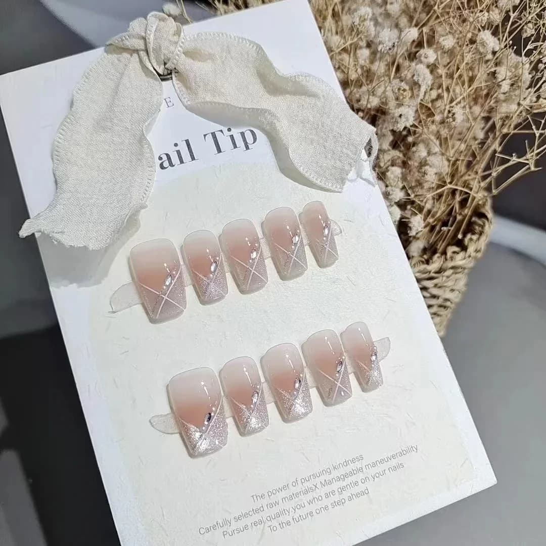 Faux Ongles Œil de Chat Court Cercueil Rose Poudré Style Doux 10 Pièces