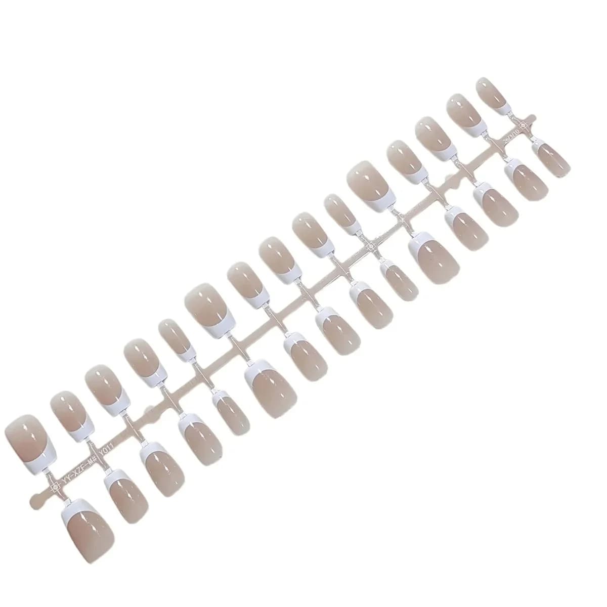 Faux ongles courts french manucure - Look nude naturel quotidien