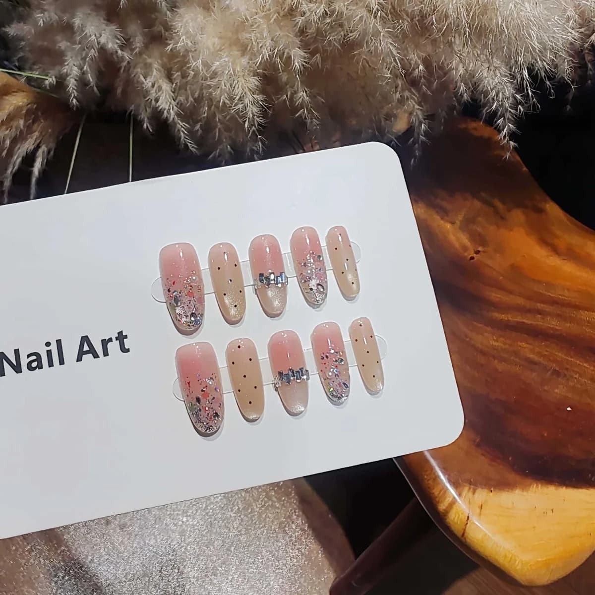 Faux Ongles à Presser Nude Argent Pailletés Effet Œil de Chat Forme Ovale Moyenne