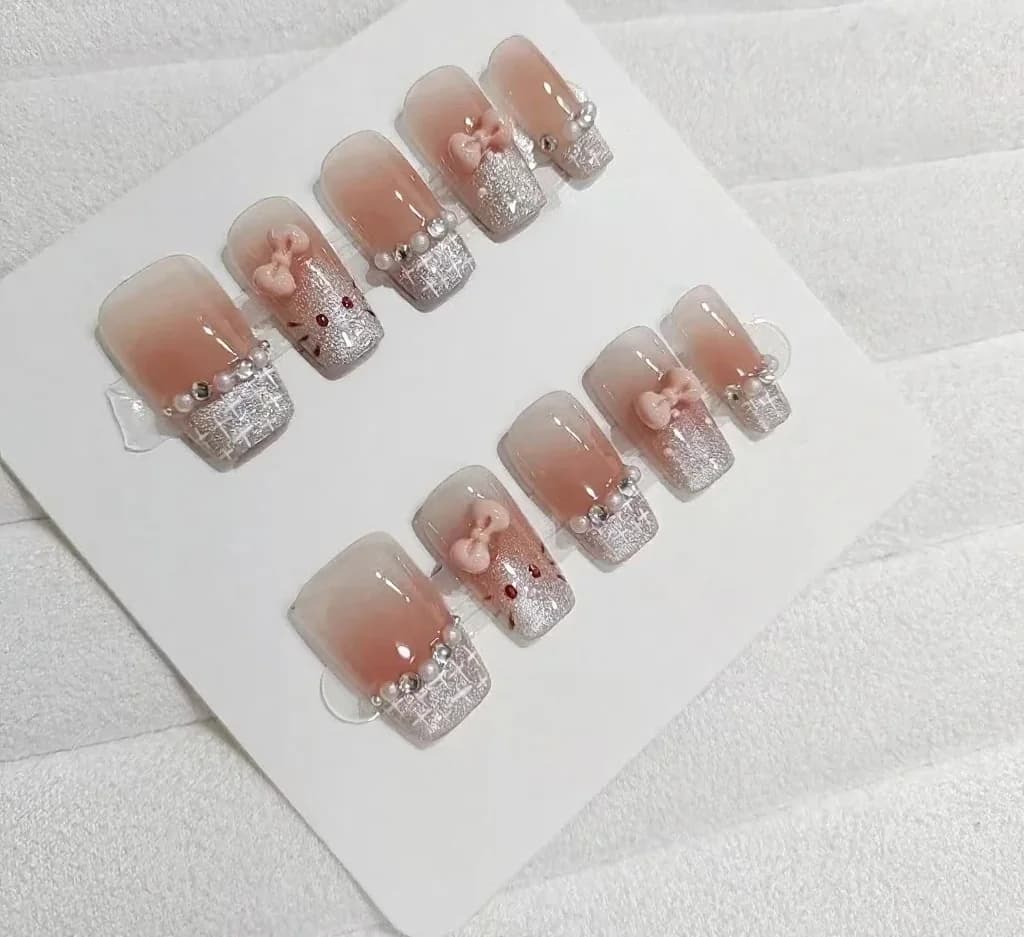 Faux Ongles à Presser Carrés Courts Design Dessin Animé Chat Mignon 30 Pièces