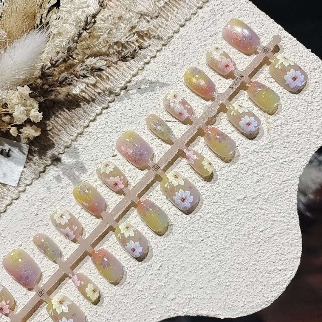 Faux Ongles Œil de Chat Floral Forme Courte Ballerine
