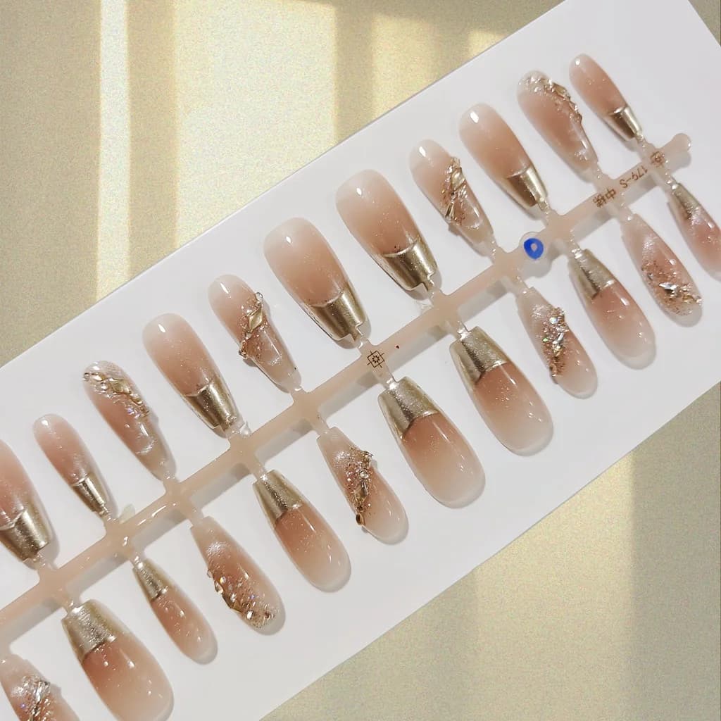 Faux ongles French manucure avec contour doré et paillettes, 30 pièces