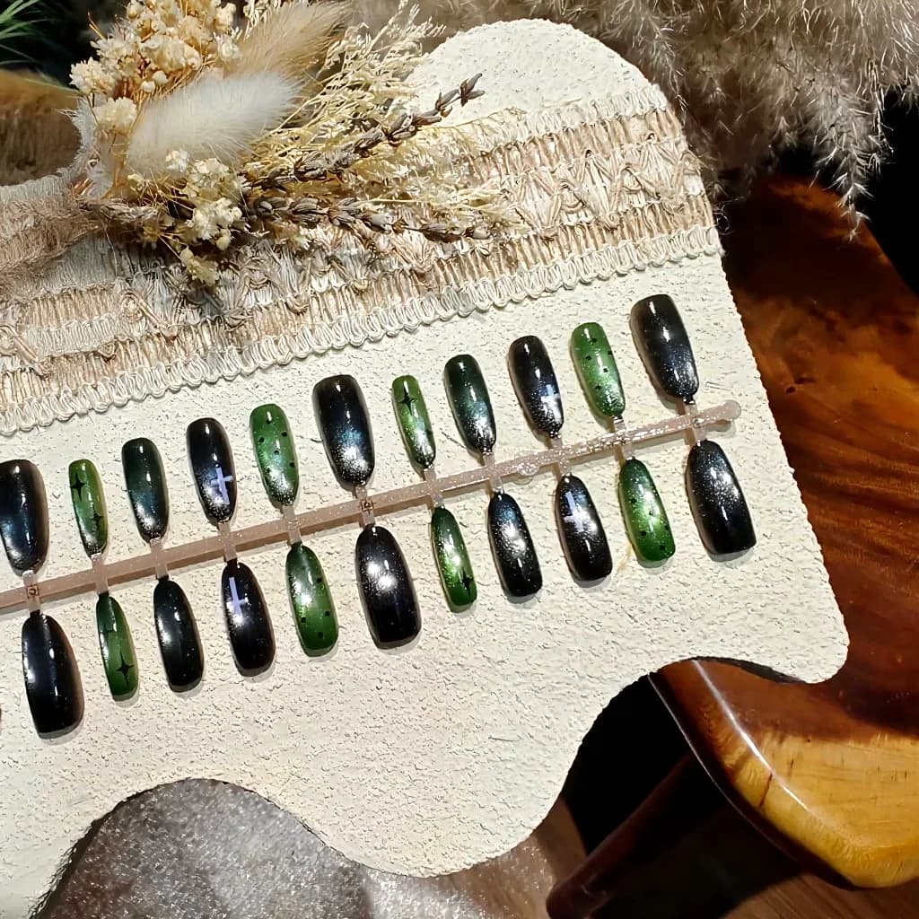 Faux ongles Œil de Chat Ovale Moyen Style Sombre Doux et Cool
