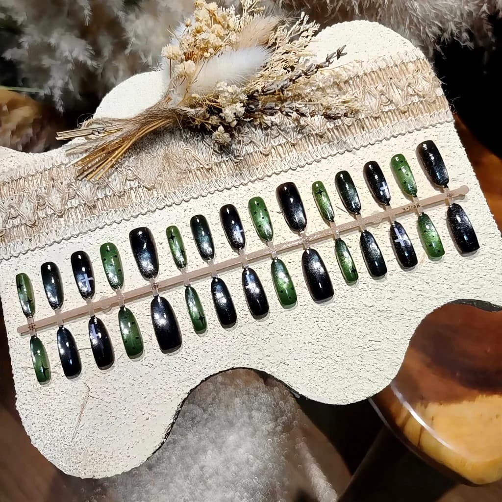 Faux ongles Œil de Chat Ovale Moyen Style Sombre Doux et Cool