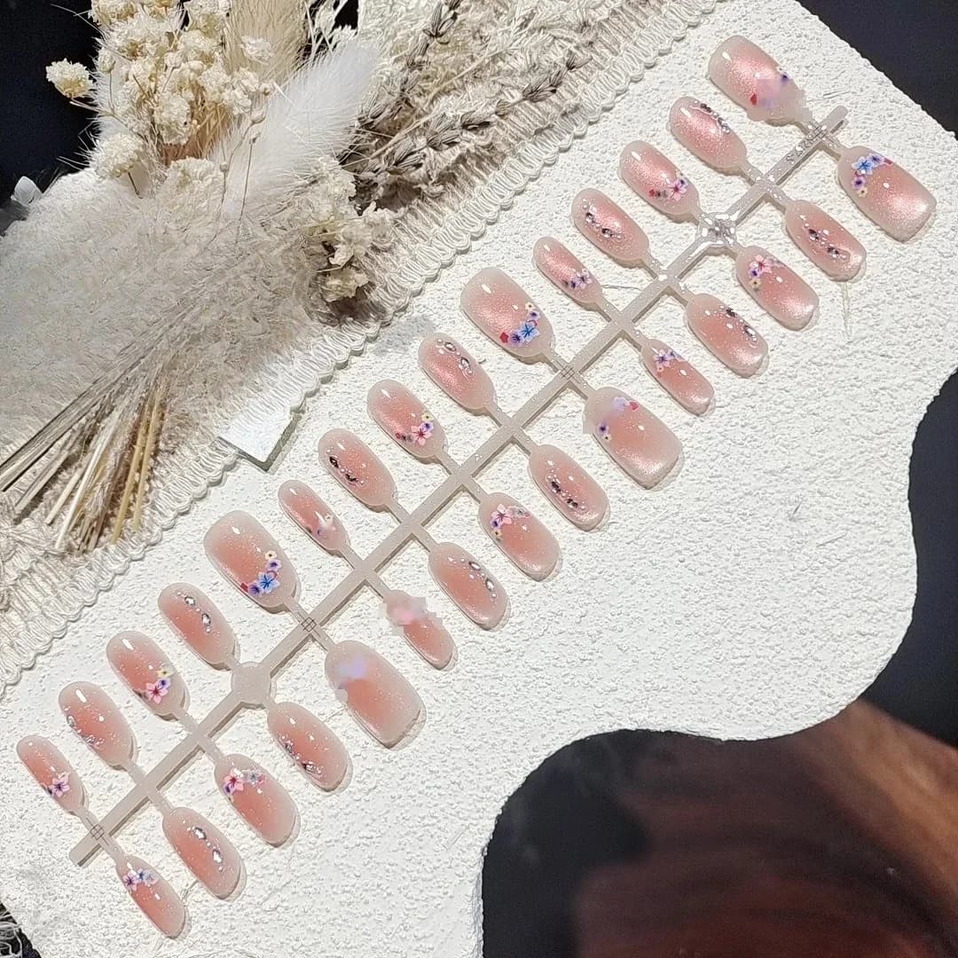 Faux Ongles Œil de Chat Fleur de Cerisier avec Strass