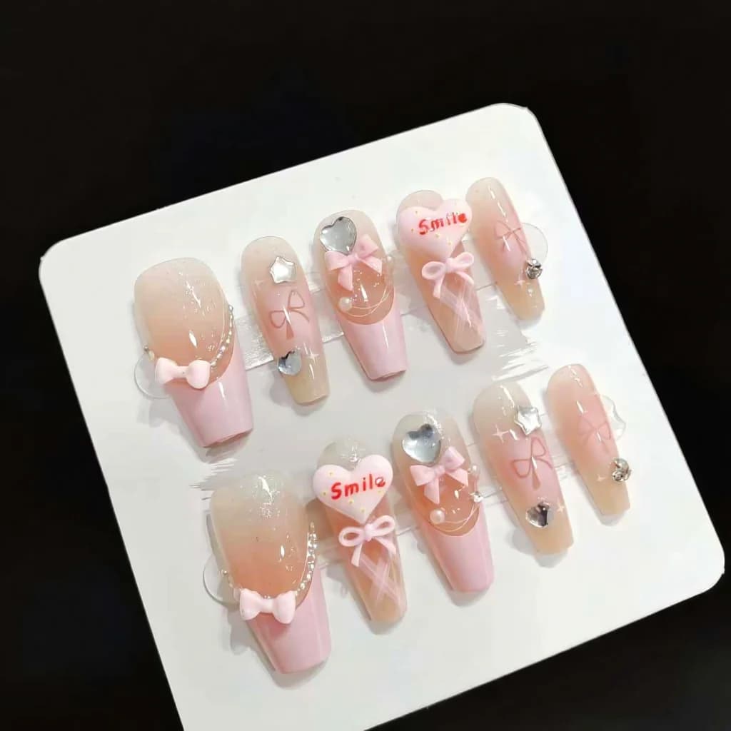 Faux Ongles French Tip Design Cœur et Nœud 30 Pièces