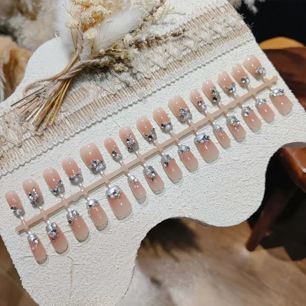Faux Ongles Pointe Française Bleue avec Perles et Strass