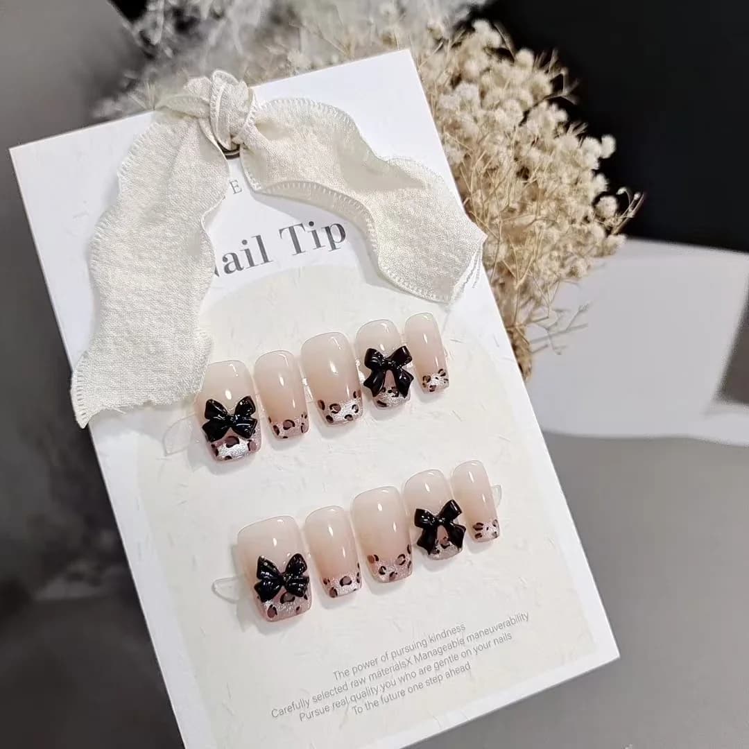 Faux Ongles Imprimé Léopard et Papillon, Forme Coffin Courte, 10 Pièces