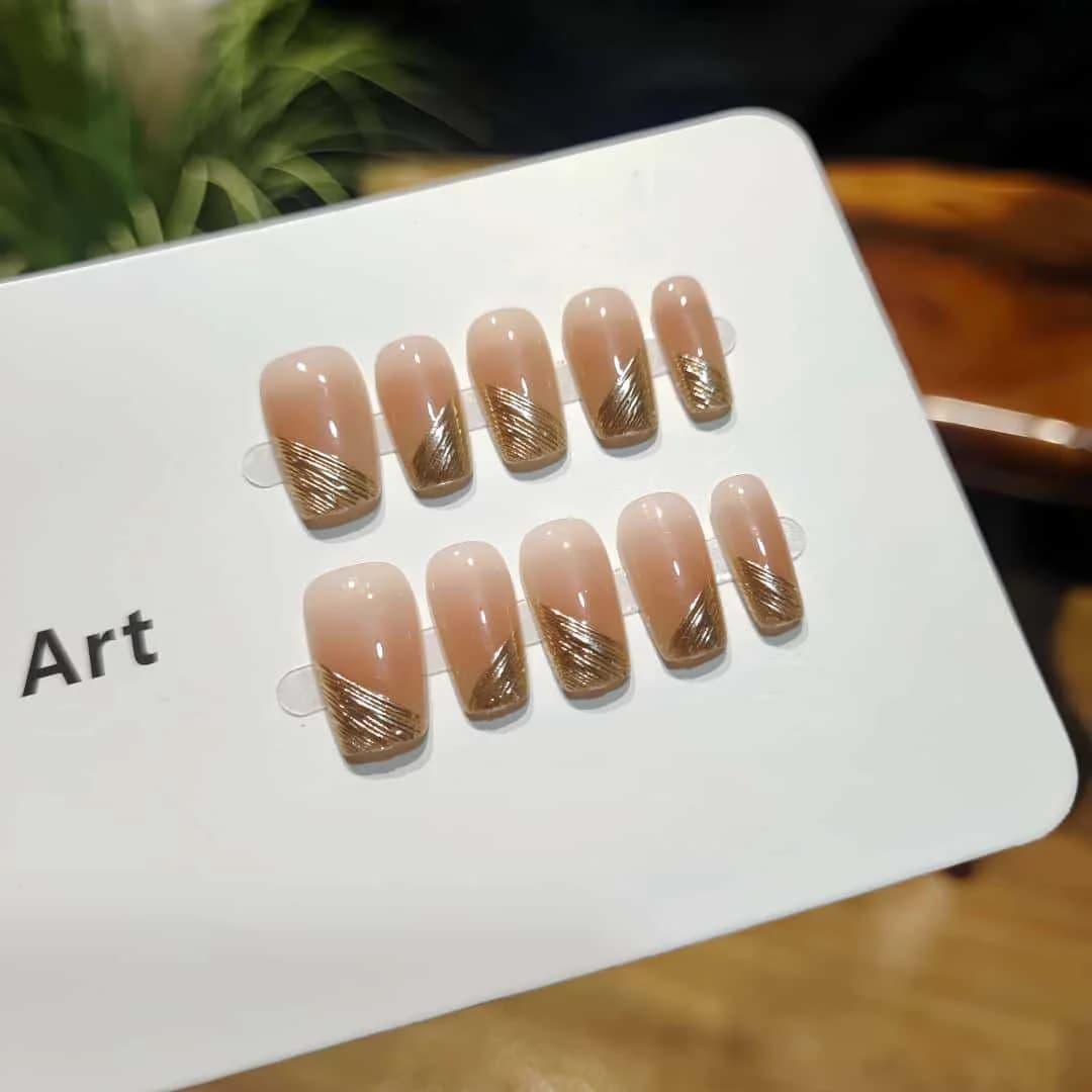 Faux Ongles French Tip Diagonal, Finition Chrome Miroir