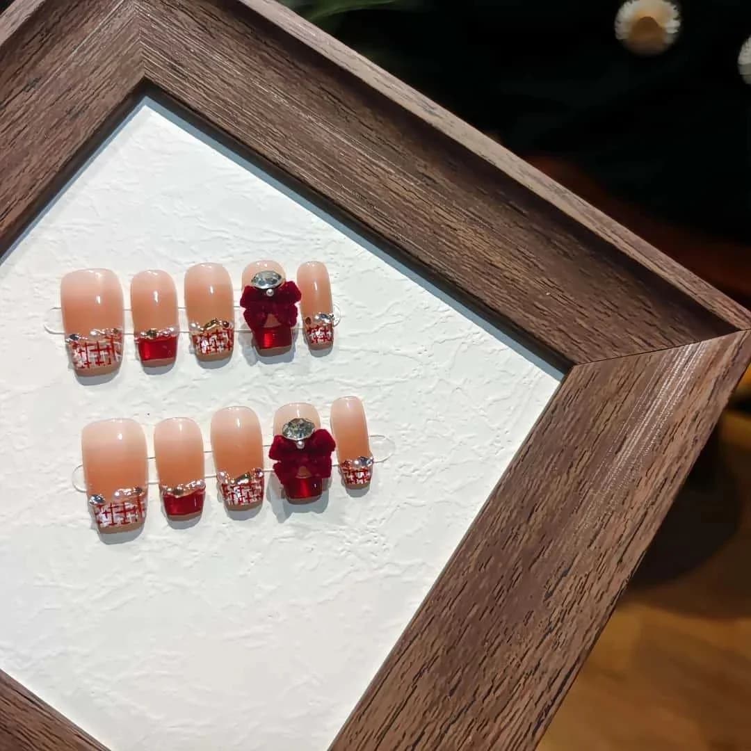 Faux Ongles Courts Cercueil Velours Rouge et Nœud - 30 Pièces