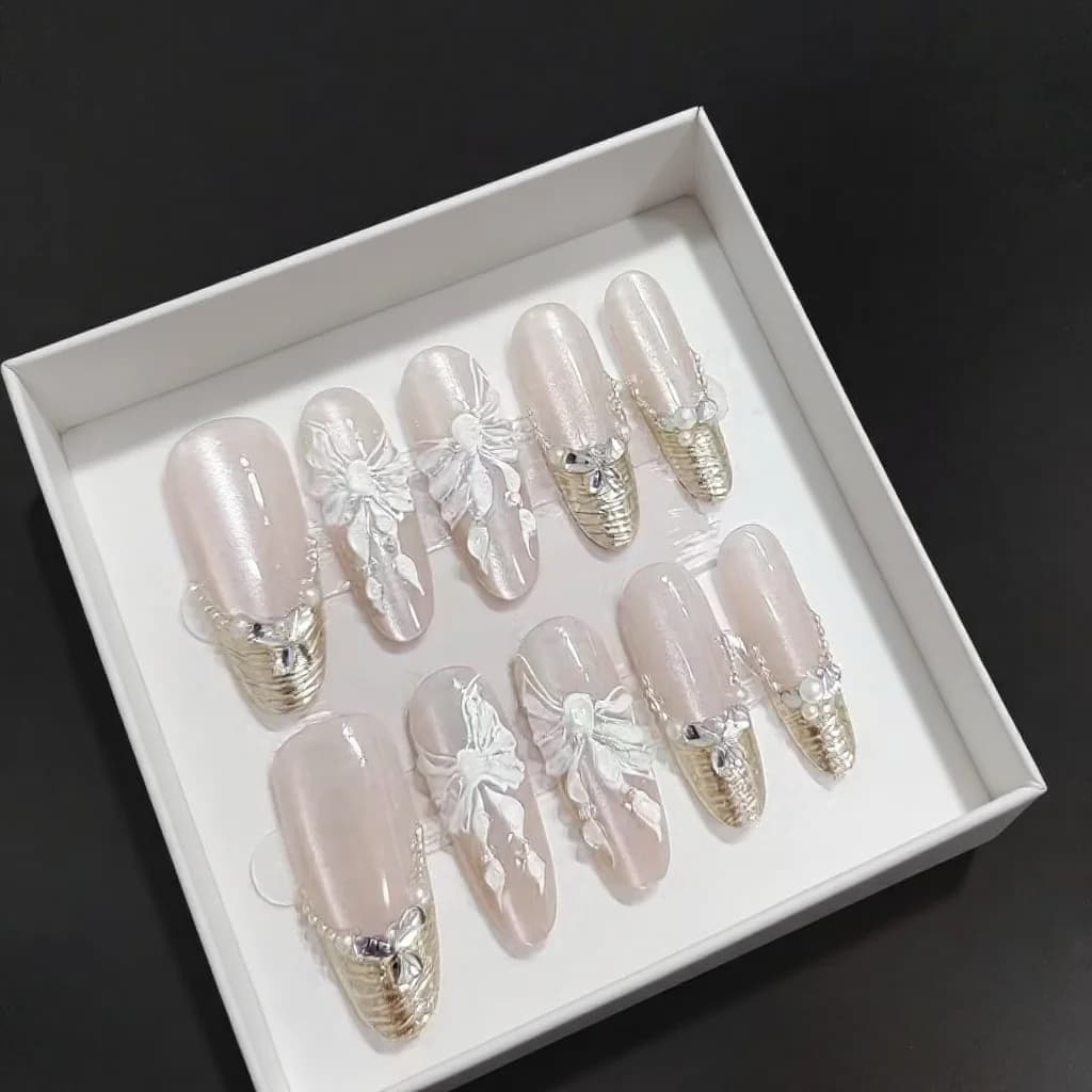 Faux ongles avec papillons et fleurs 3D, forme stiletto longue