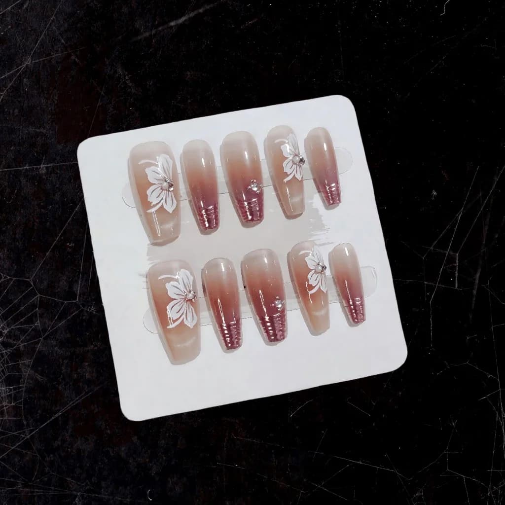 Faux Ongles Œil de Chat Motif Floral et Perles 30 Pièces