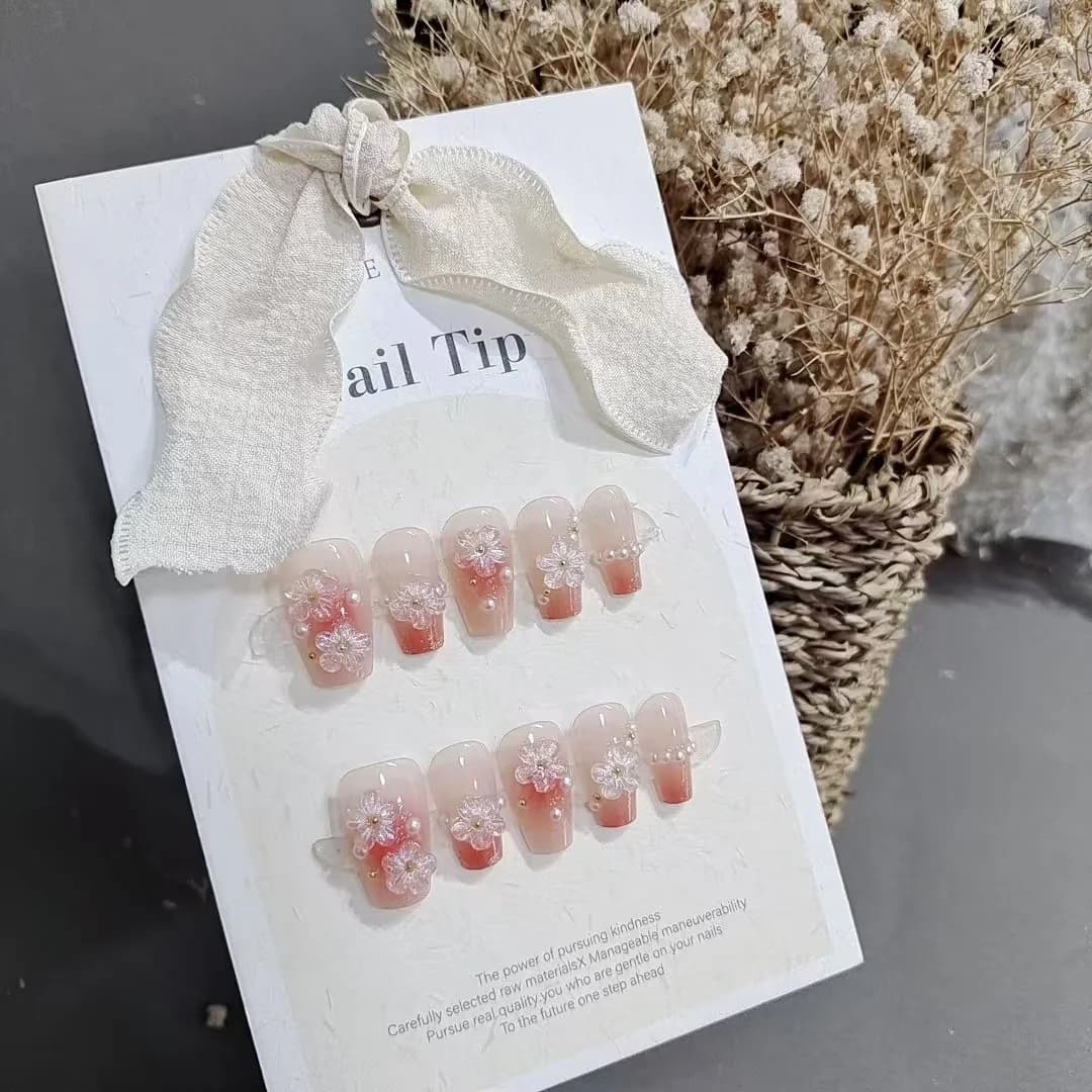 Faux Ongles Floraux Forme Cercueil Courte Design Blush Mignon 10 Pièces